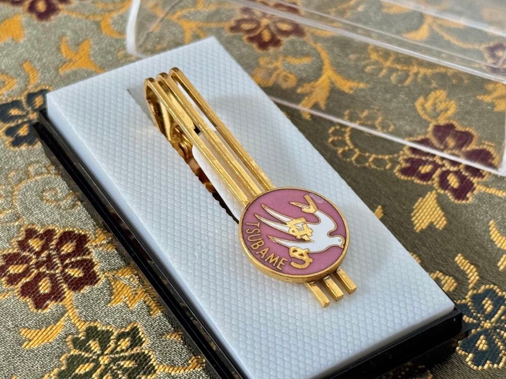 Vintage Japanese Railway Collectible Cloisonne Pink Tie Clip JNR Tsubame Train